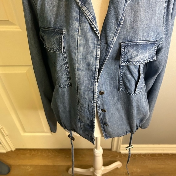 πβRailsβ Maverick Dark Vintage Wash Shacket w/ Hidden Button Front Size Sπ - Picture 3 of 15